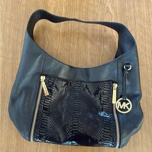 UNIQUE MICHAEL KORS sequined shoulder bag